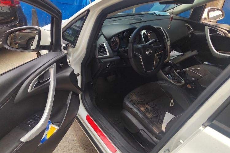 Used Buick GT 2012 XT 1.6L Automatic Fashion Edition Driver Seat