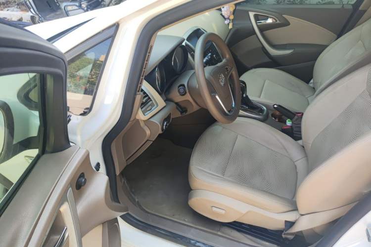 Used Buick GT 2012 GT 1.6L Automatic Fashion Edition Driver Seat