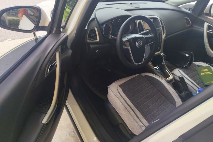 Used Buick GT 2012 XT 1.6L Automatic Fashion Edition Driver Seat