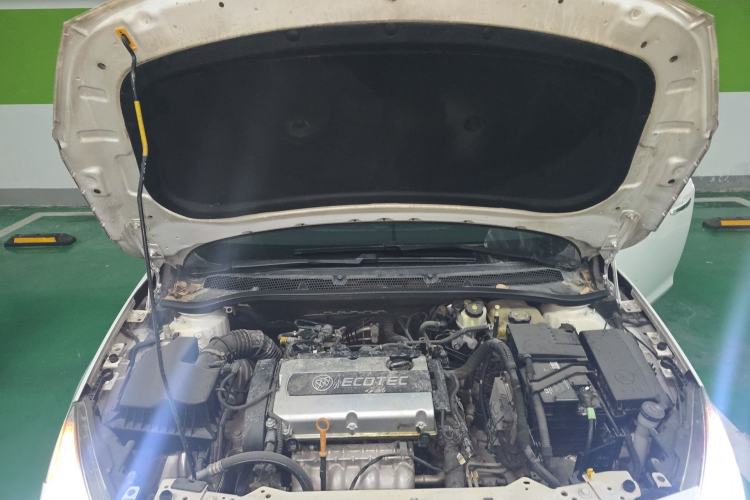 Used Buick GT 2012 XT 1.6L Automatic Fashion Edition Engine Bay
