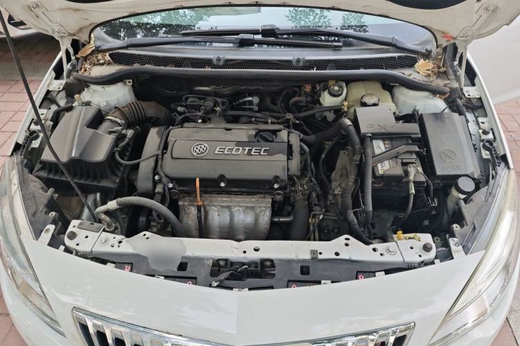 Used Buick GT 2012 XT 1.6L Automatic Fashion Edition Engine Bay