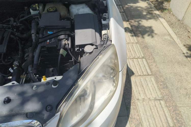 Used Buick GT 2012 GT 1.6L Automatic Fashion Edition Engine Bay Left