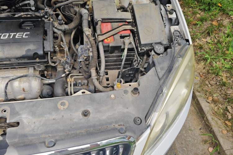 Used Buick GT 2012 GT 1.6L Automatic Fashion Edition Engine Bay Left