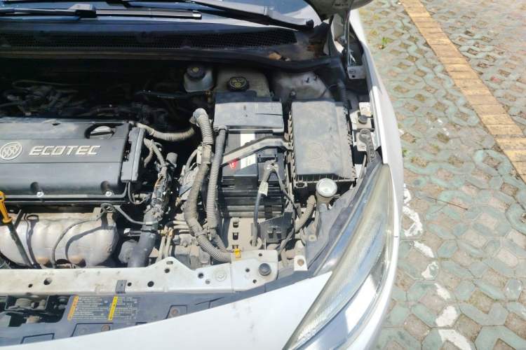 Used Buick GT 2012 XT 1.6L Automatic Fashion Edition Engine Bay Left