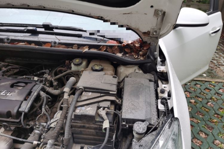 Used Buick GT 2012 XT 1.6L Automatic Fashion Edition Engine Bay Left
