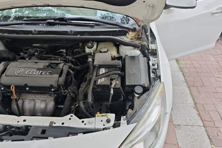 Used Buick GT 2012 XT 1.6L Automatic Fashion Edition Engine Bay Left