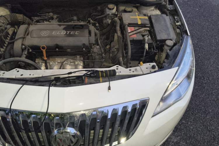 Used Buick GT 2012 XT 1.6L Automatic Fashion Edition Engine Bay Left