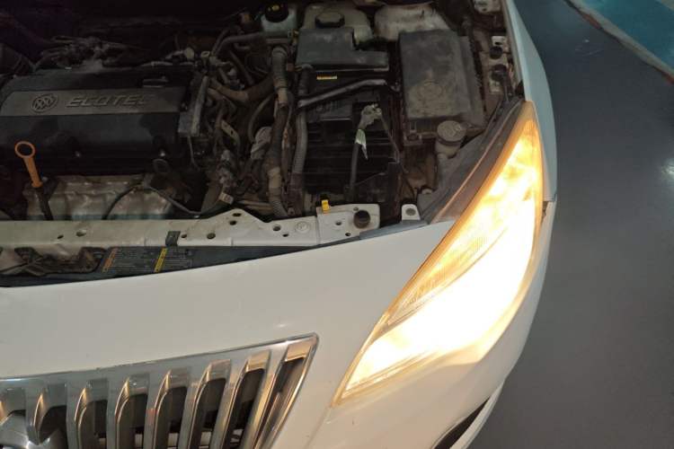Used Buick GT 2012 XT 1.6L Automatic Comfort Edition Engine Bay Left