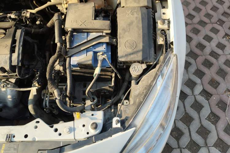 Used Buick GT 2012 XT 1.6L Automatic Fashion Edition Engine Bay Left