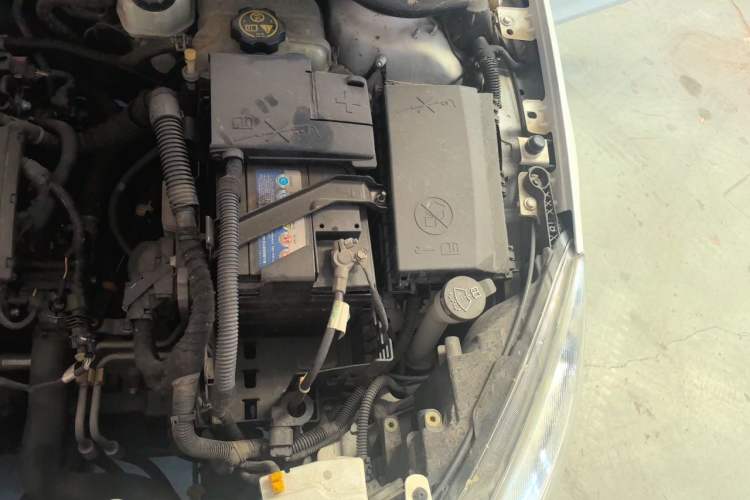 Used Buick GT 2012 XT 1.6L Automatic Fashion Edition Engine Bay Left