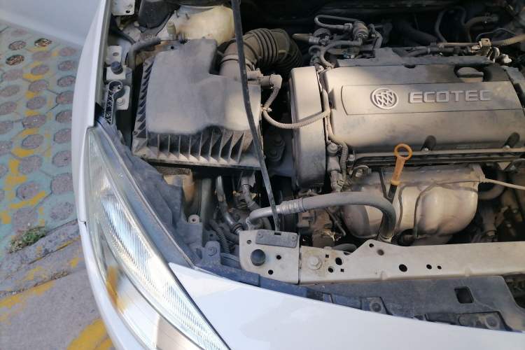 Used Buick GT 2012 XT 1.6L Automatic Fashion Edition Engine Bay Right