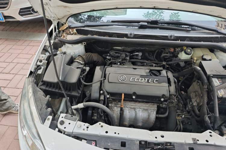 Used Buick GT 2012 XT 1.6L Automatic Fashion Edition Engine Bay Right