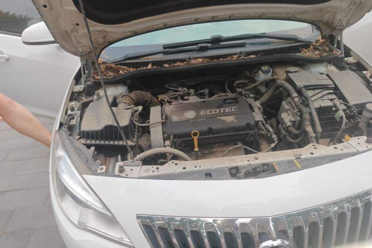 Used Buick GT 2012 XT 1.6L Manual Comfort Edition Engine Bay Right