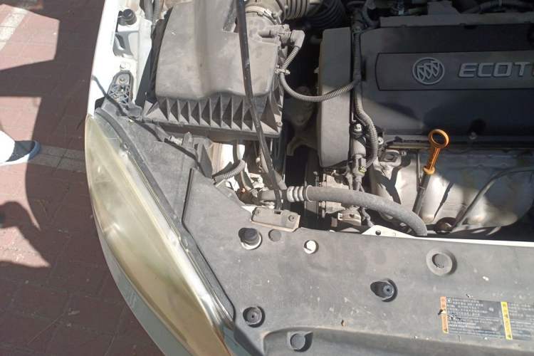Used Buick GT 2012 GT 1.6L Manual Entry-Level Model Engine Bay Right