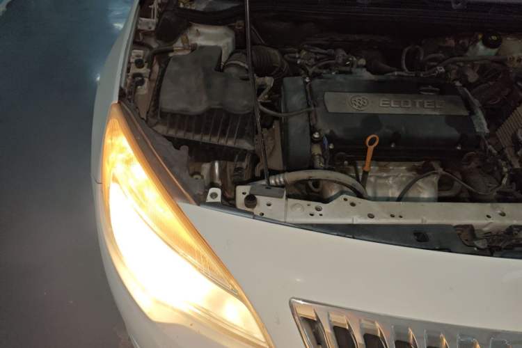 Used Buick GT 2012 XT 1.6L Automatic Comfort Edition Engine Bay Right