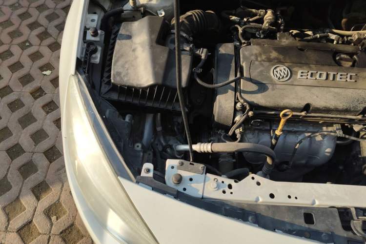 Used Buick GT 2012 XT 1.6L Automatic Fashion Edition Engine Bay Right
