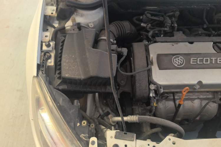 Used Buick GT 2012 XT 1.6L Automatic Fashion Edition Engine Bay Right