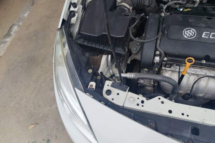 Used Buick GT 2012 XT 1.6L Automatic Fashion Edition Engine Bay Right