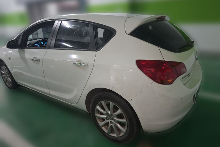 Used Buick GT 2012 XT 1.6L Automatic Fashion Edition Exterior 3