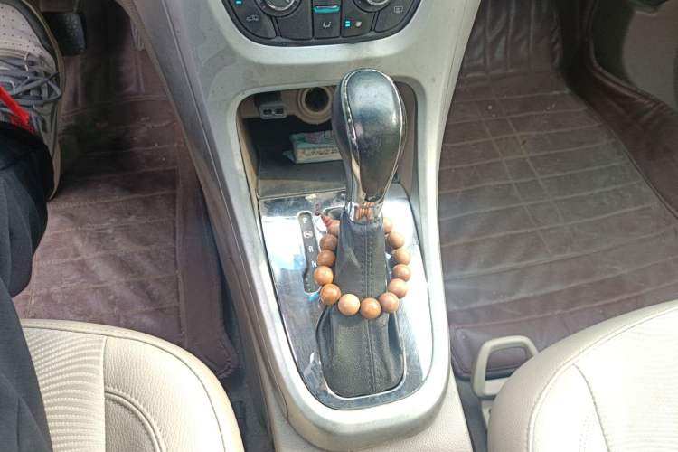Used Buick GT 2012 GT 1.6L Automatic Fashion Edition Gear Lever