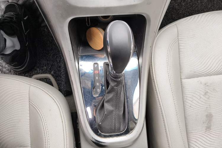 Used Buick GT 2012 XT 1.6L Automatic Fashion Edition Gear Lever