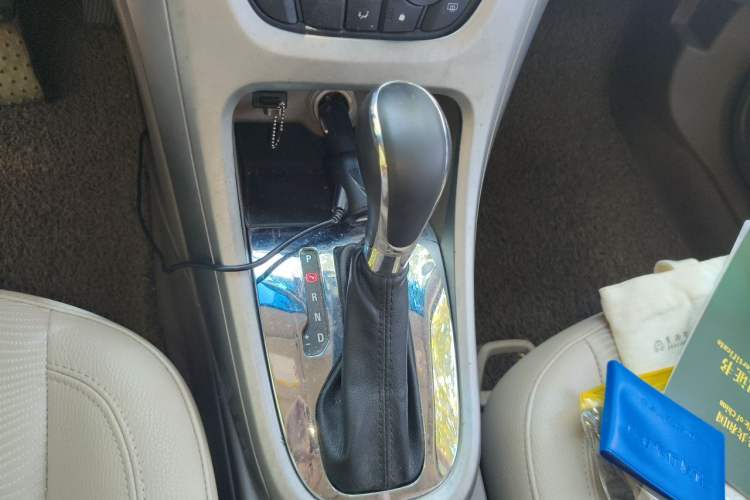 Used Buick GT 2012 GT 1.6L Automatic Fashion Edition Gear Lever