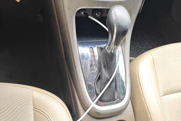 Used Buick GT 2012 GT 1.6L Automatic Fashion Edition Gear Lever