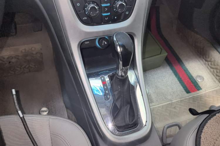 Used Buick GT 2012 XT 1.6L Automatic Fashion Edition Gear Lever