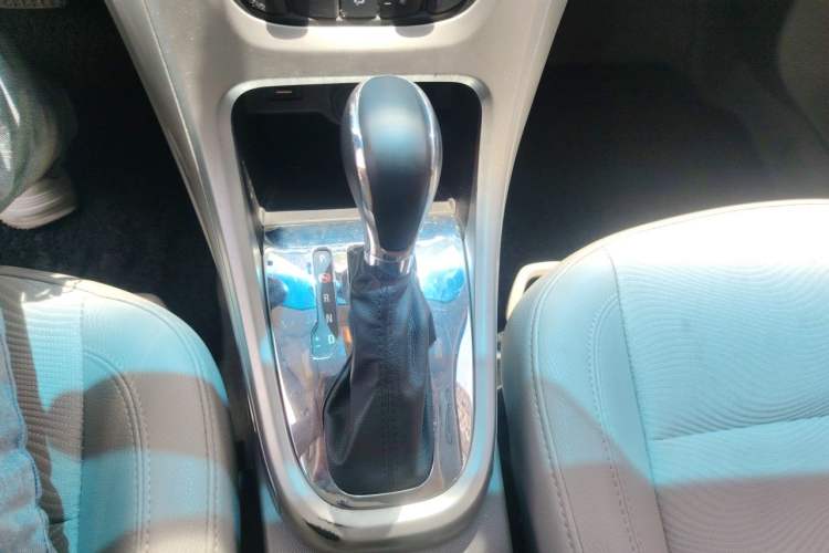 Used Buick GT 2012 XT 1.6L Automatic Fashion Edition Gear Lever