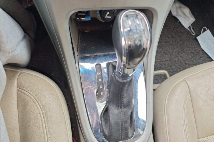 Used Buick GT 2012 GT 1.8L Automatic Fashionable Leather Edition Gear Lever