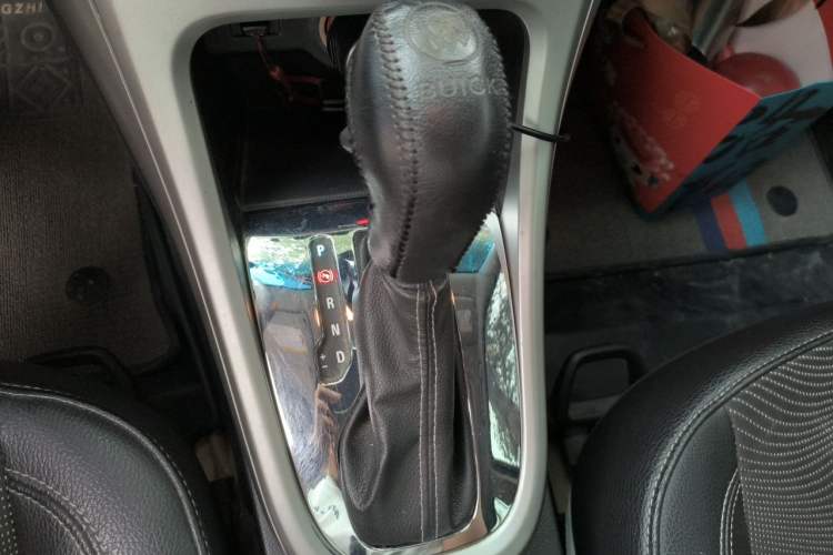 Used Buick GT 2012 XT 1.6L Automatic Comfort Edition Gear Lever