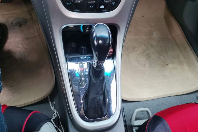 Used Buick GT 2012 XT 1.6L Automatic Fashion Edition Gear Lever