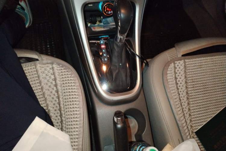 Used Buick GT 2012 XT 1.6L Automatic Fashion Edition Gear Lever