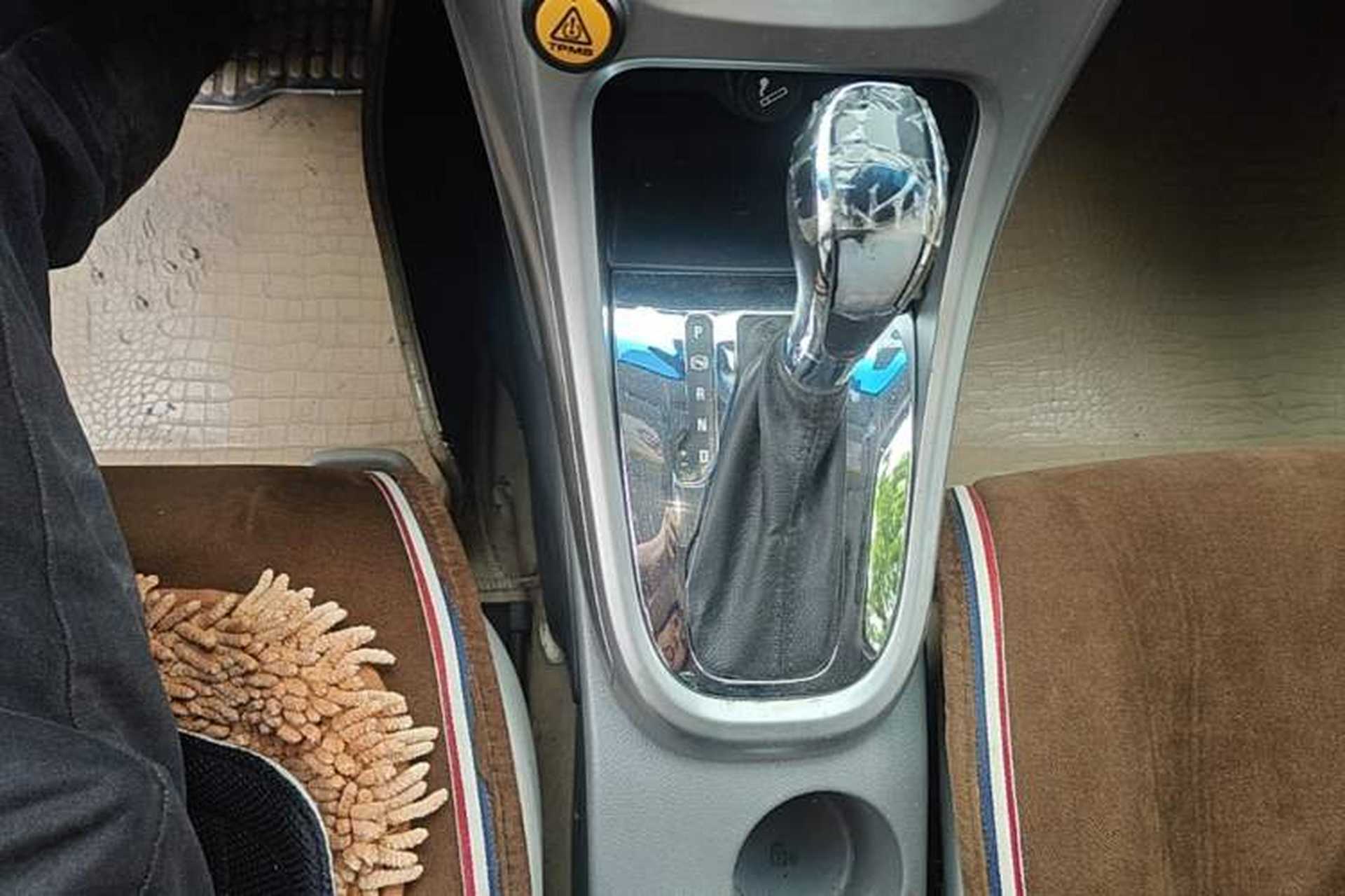 Used Buick GT 2012 XT 1.6L Automatic Fashion Edition Gear Lever