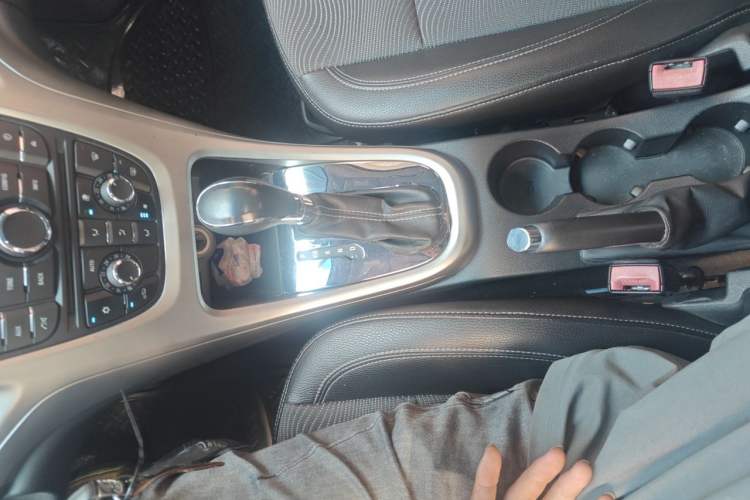 Used Buick GT 2012 XT 1.6L Automatic Fashion Edition Gear Lever