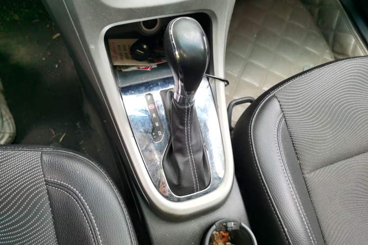 Used Buick GT 2012 XT 1.6L Automatic Fashion Edition Gear Lever