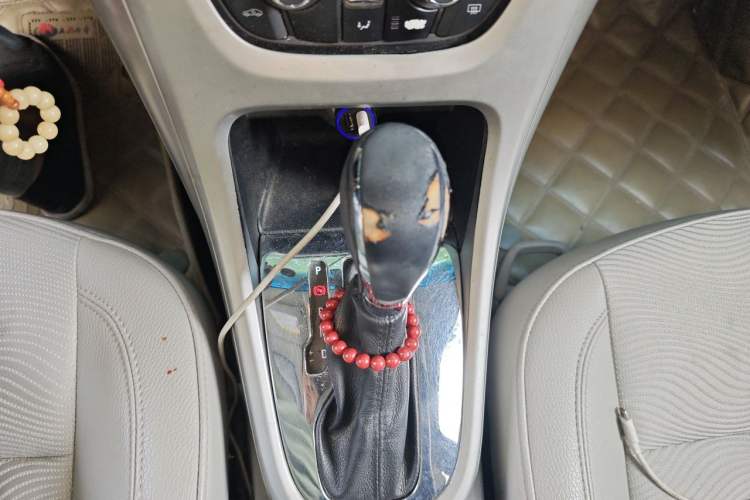 Used Buick GT 2012 XT 1.6L Automatic Fashion Edition Gear Lever