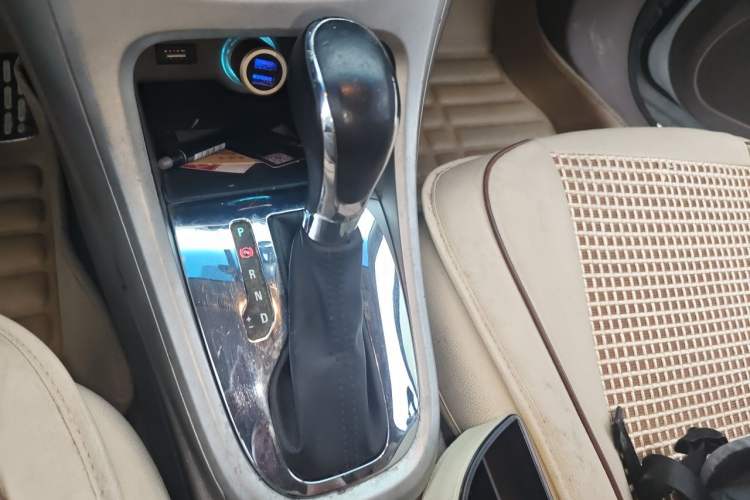 Used Buick GT 2012 GT 1.6L Automatic Fashion Edition Gear Lever