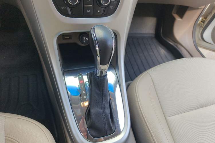 Used Buick GT 2012 GT 1.6L Automatic Fashion Edition Gear Lever