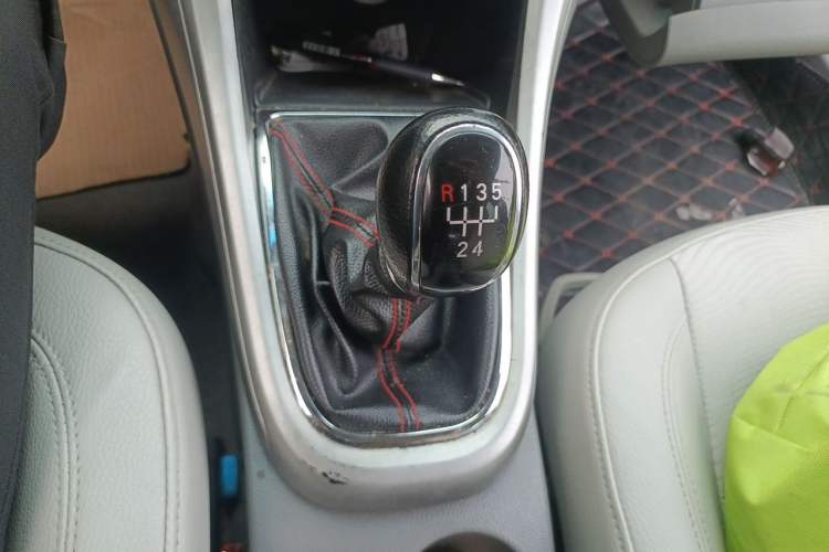 Used Buick GT 2012 XT 1.6L Manual Entry-Level Model Gear Lever