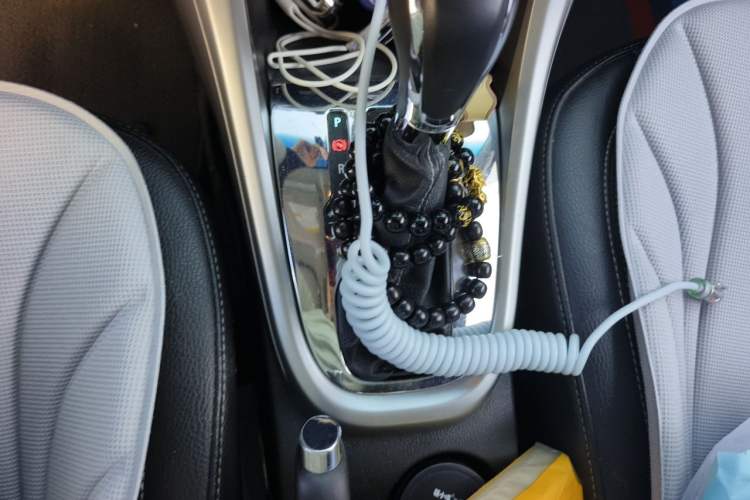 Used Buick GT 2012 XT 1.6L Automatic Fashion Edition Gear Lever