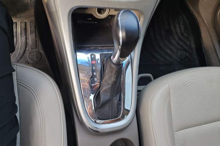 Used Buick GT 2012 GT 1.6L Automatic Fashion Edition Gear Lever