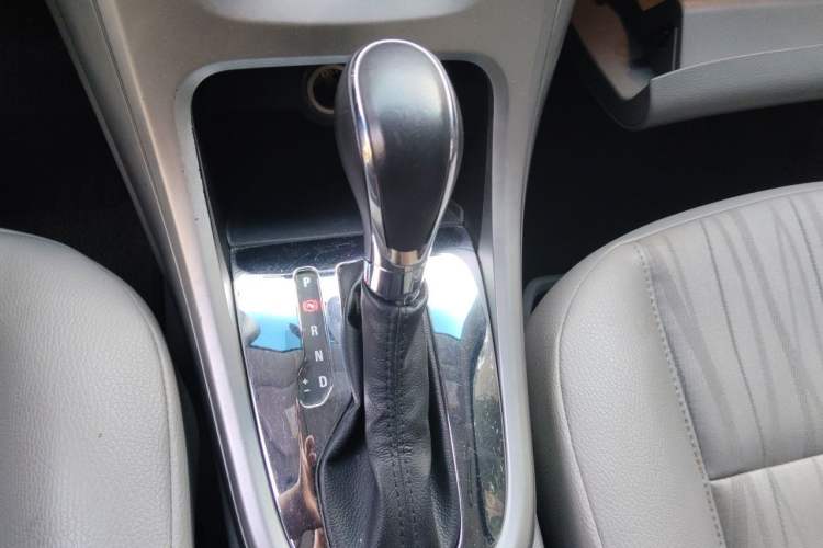 Used Buick GT 2012 XT 1.6L Automatic Fashion Edition Gear Lever