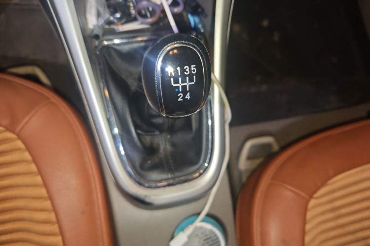 Used Buick GT 2012 GT 1.6L Manual Entry-Level Model Gear Lever