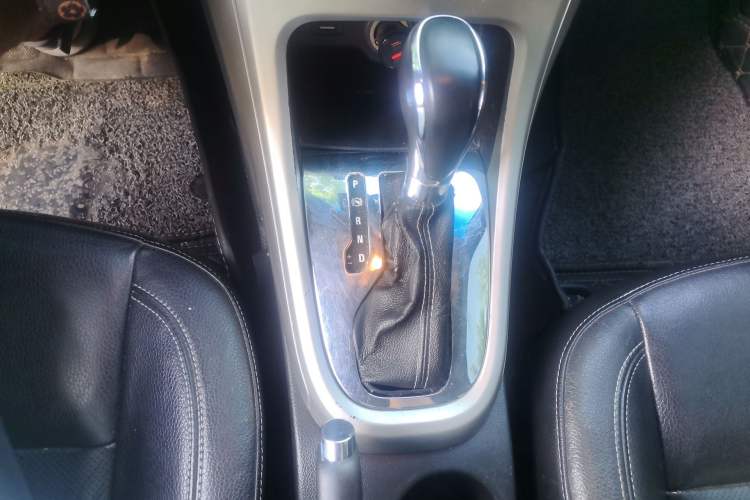 Used Buick GT 2012 GT 1.8L Automatic Fashionable Leather Edition Gear Lever