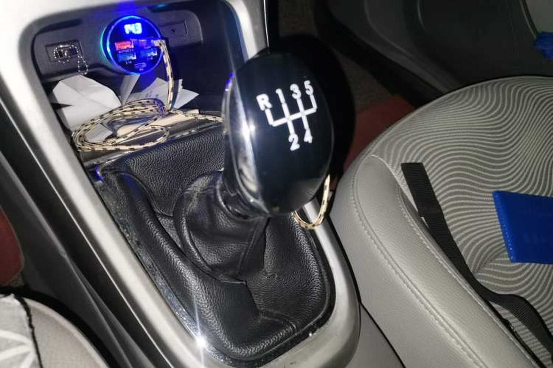 Used Buick GT 2012 XT 1.6L Manual Entry-Level Model Gear Lever