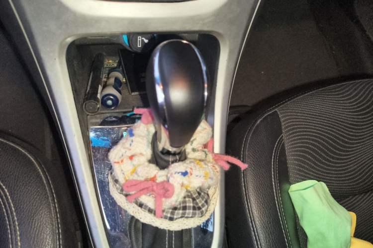 Used Buick GT 2012 XT 1.6L Automatic Fashion Edition Gear Lever