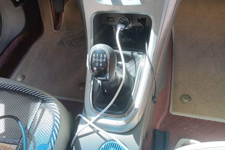 Used Buick GT 2012 GT 1.6L Manual Entry-Level Model Gear Lever
