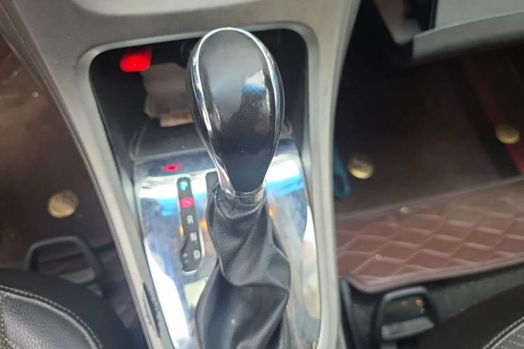Used Buick GT 2012 XT 1.6L Automatic Fashion Edition Gear Lever