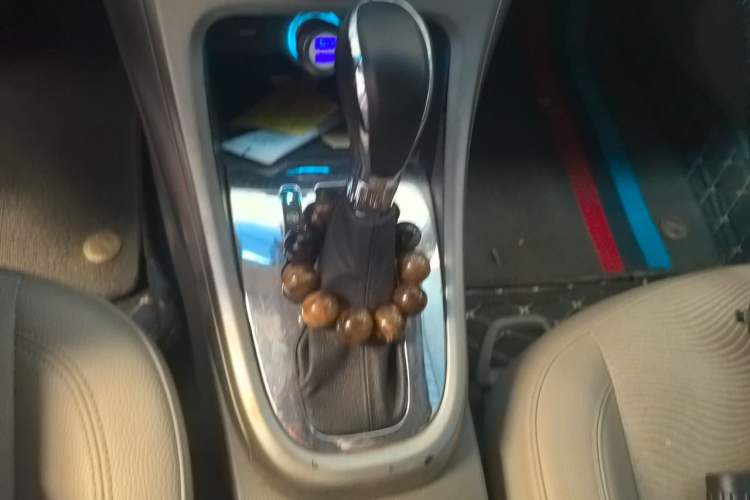 Used Buick GT 2012 XT 1.6L Automatic Fashion Edition Gear Lever